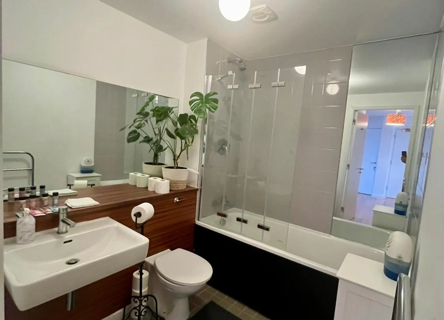 The Room King Size Bed And Private Bathroom Dublino